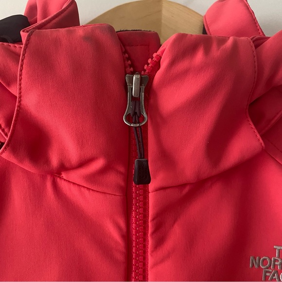 The North Face Women’s Peach/Pink Insulated Winter Jacket. Size medium - Picture 3 of 9